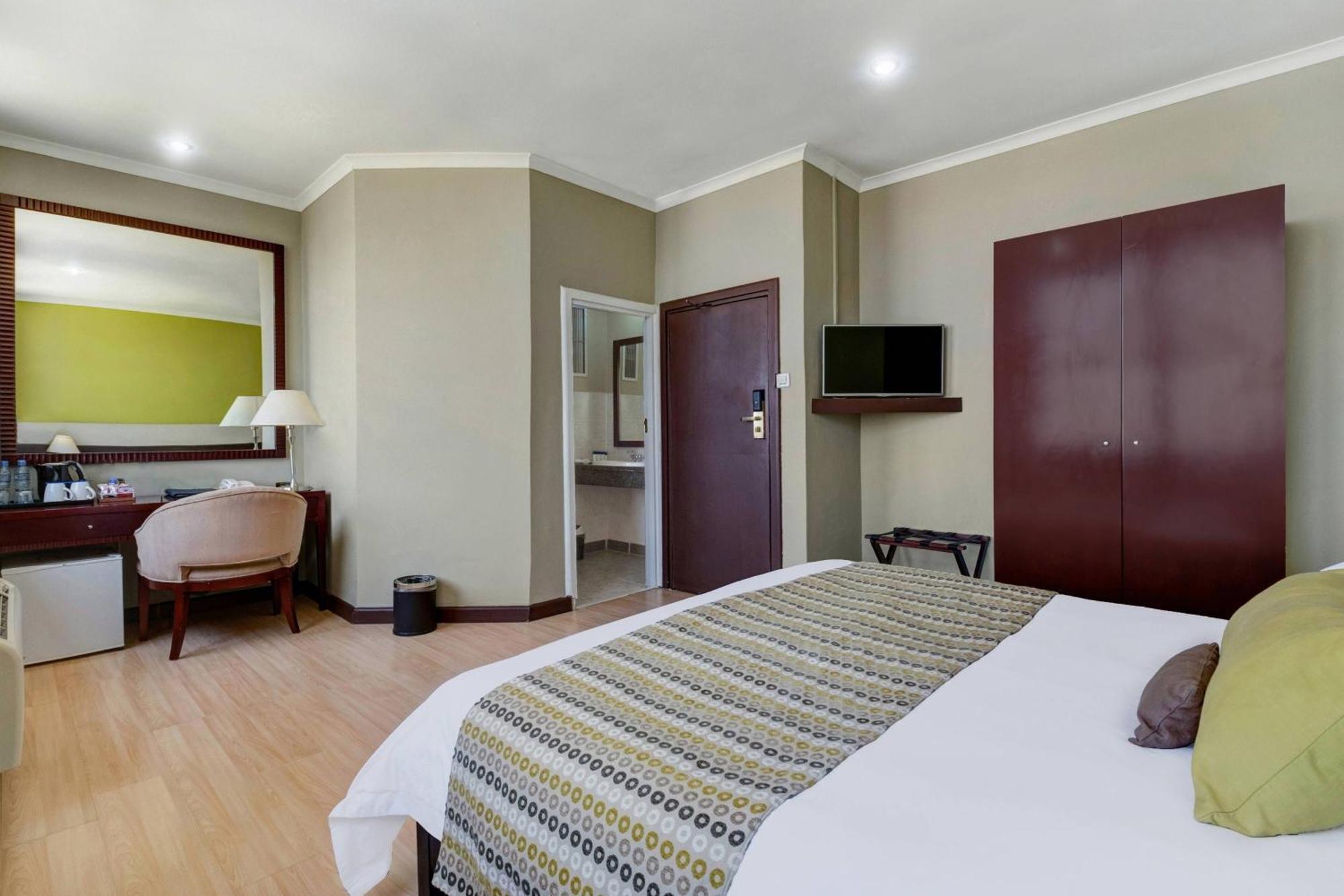 Protea Hotel By Marriott Lusaka Cairo Road Экстерьер фото